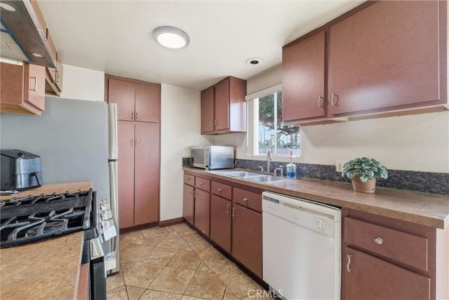 16716 E Renwick, Azusa, CA 91702