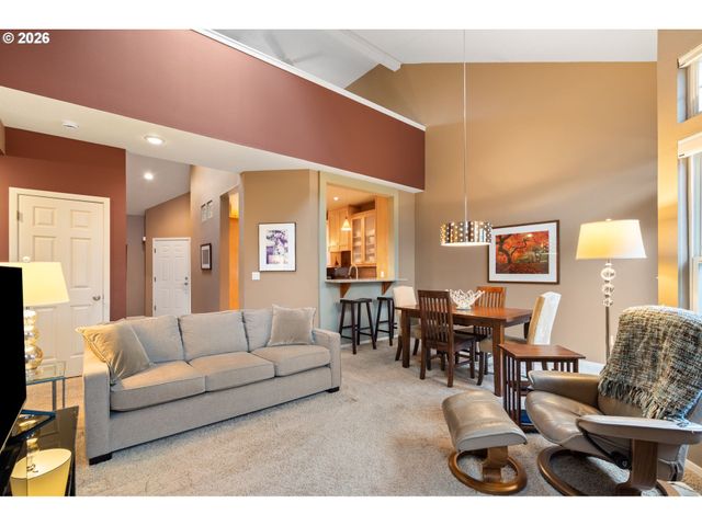 9709 Nw SILVER RIDGE Loop, Portland, OR 97229