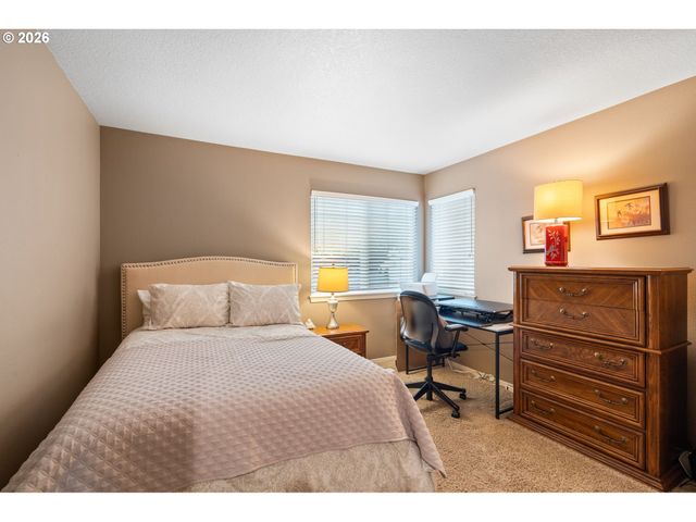 9709 Nw SILVER RIDGE Loop, Portland, OR 97229