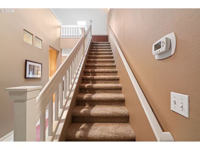 9709 Nw SILVER RIDGE Loop, Portland, OR 97229