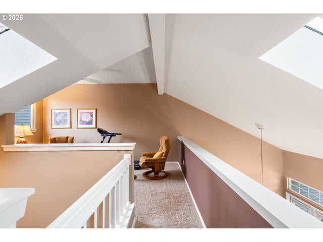 9709 Nw SILVER RIDGE Loop, Portland, OR 97229