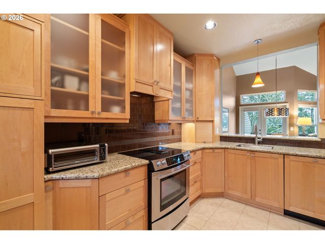 9709 Nw SILVER RIDGE Loop, Portland, OR 97229