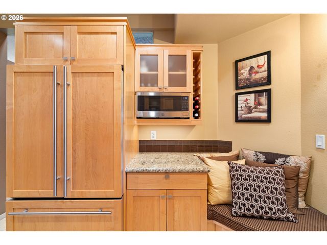 9709 Nw SILVER RIDGE Loop, Portland, OR 97229