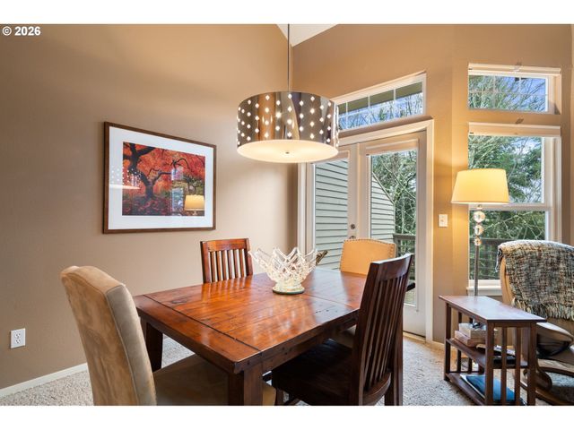 9709 Nw SILVER RIDGE Loop, Portland, OR 97229