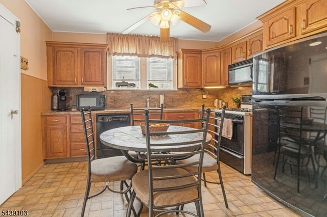 22 Passaic Ave, Hasbrouck Heights Boro, NJ 07604