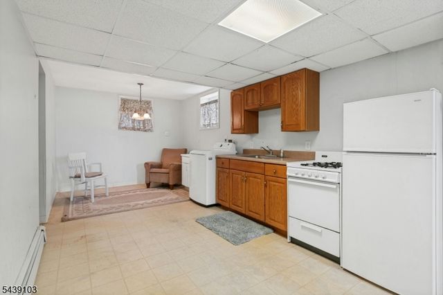22 Passaic Ave, Hasbrouck Heights Boro, NJ 07604