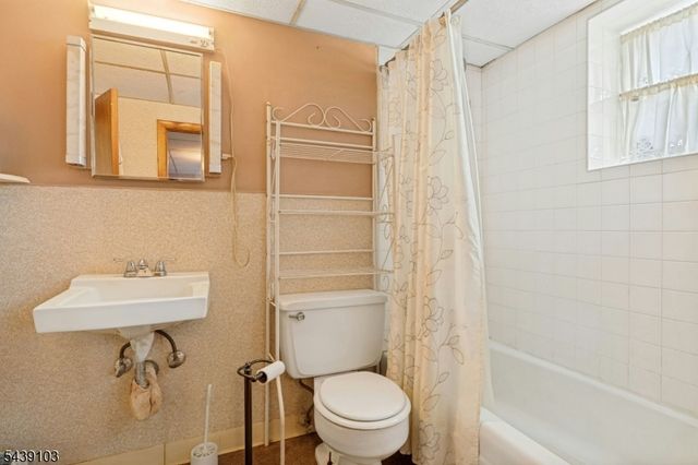 22 Passaic Ave, Hasbrouck Heights Boro, NJ 07604