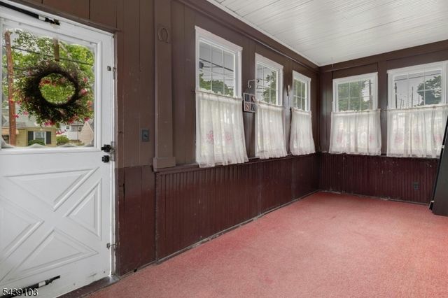 22 Passaic Ave, Hasbrouck Heights Boro, NJ 07604