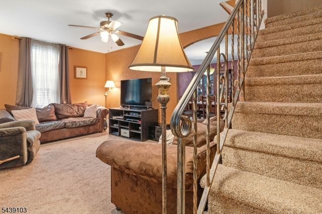 22 Passaic Ave, Hasbrouck Heights Boro, NJ 07604