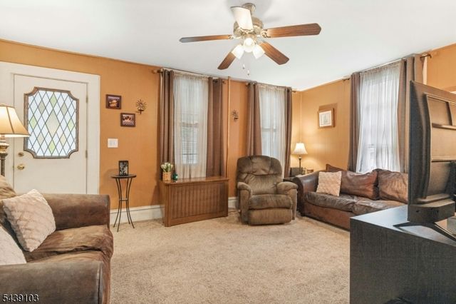 22 Passaic Ave, Hasbrouck Heights Boro, NJ 07604