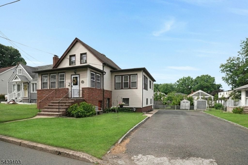 22 Passaic Ave, Hasbrouck Heights Boro, NJ 07604