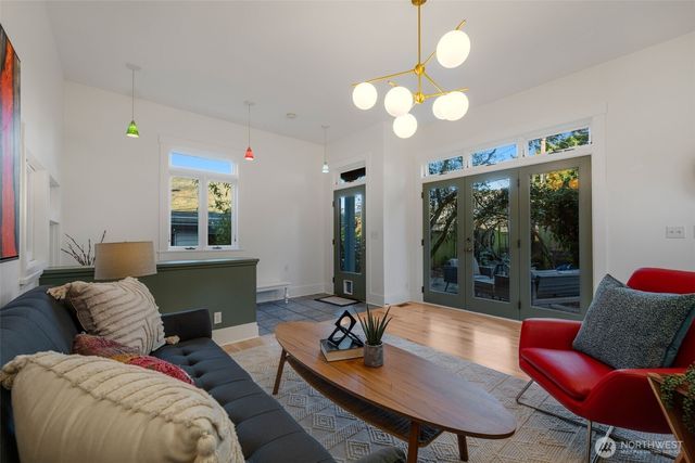 2540 1st Avenue W, Seattle, WA 98119