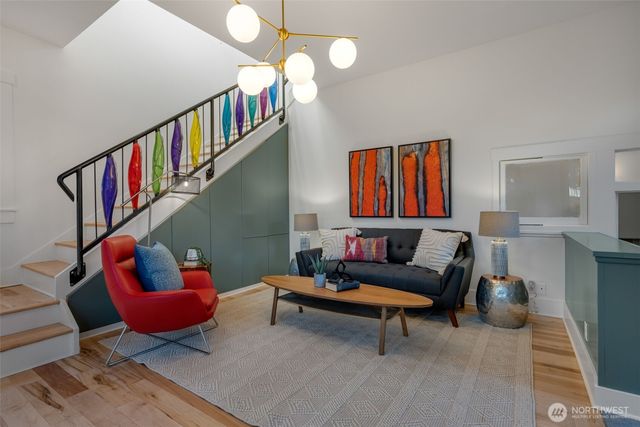 2540 1st Avenue W, Seattle, WA 98119