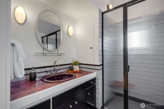 2540 1st Avenue W, Seattle, WA 98119