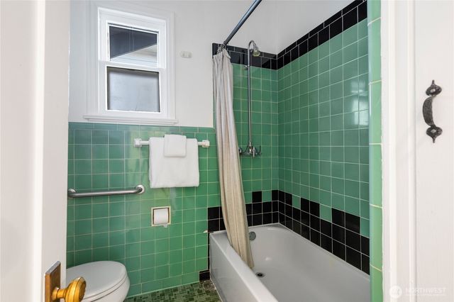 2540 1st Avenue W, Seattle, WA 98119