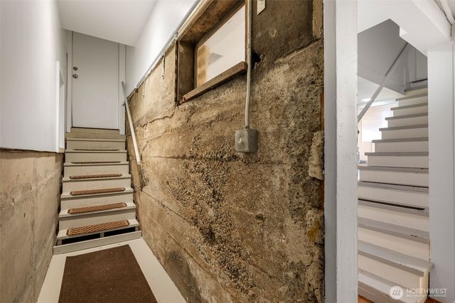 2540 1st Avenue W, Seattle, WA 98119