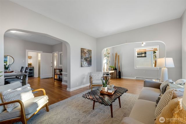 2540 1st Avenue W, Seattle, WA 98119