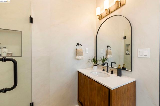 1325 Henry St, Berkeley, CA 94709