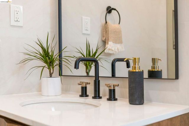 1325 Henry St, Berkeley, CA 94709