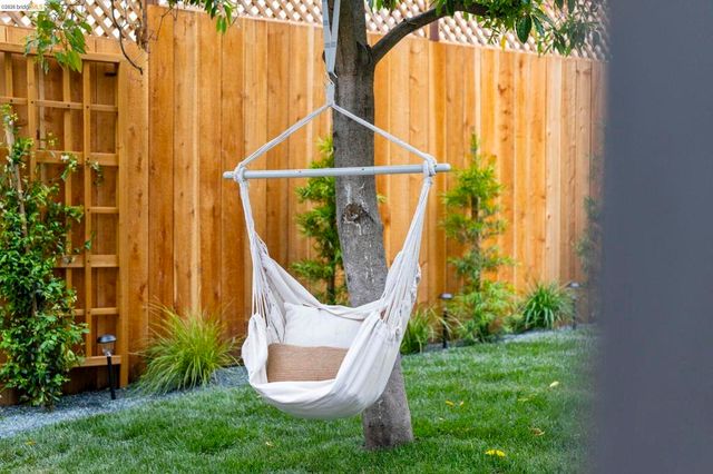 1325 Henry St, Berkeley, CA 94709