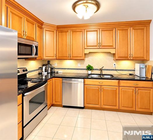 474 Lee Court 4107, Fort Lee, NJ 07024