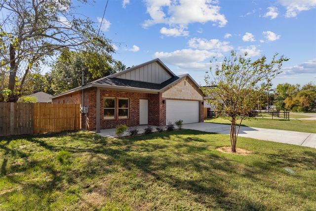 1011 Maloma Court, Tool, TX 75143