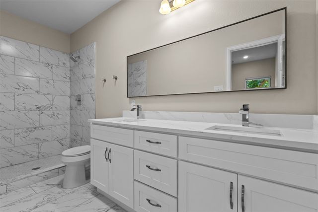 1011 Maloma Court, Tool, TX 75143