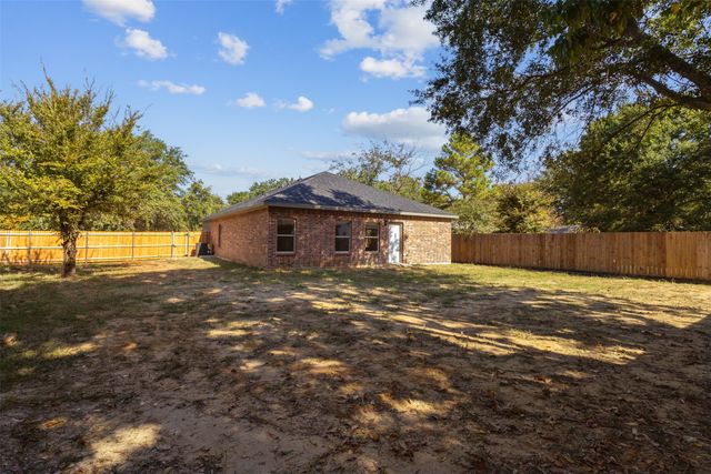 1011 Maloma Court, Tool, TX 75143