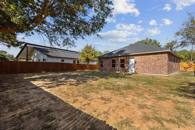 1011 Maloma Court, Tool, TX 75143