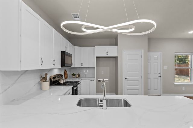 1011 Maloma Court, Tool, TX 75143