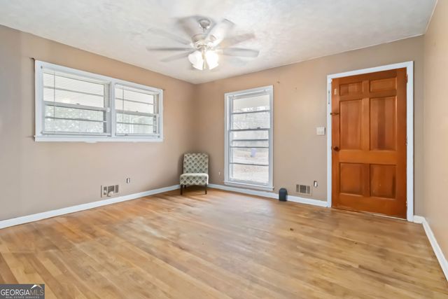 913 Longleaf Drive, Forest Park, GA 30297