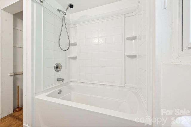 411 Hillcrest Circle, Hendersonville, NC 28792