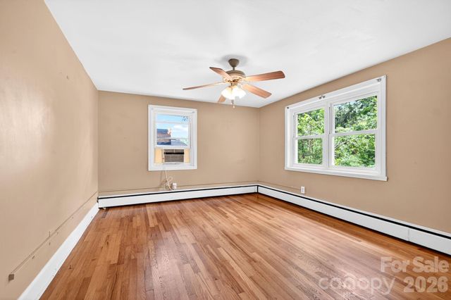 411 Hillcrest Circle, Hendersonville, NC 28792