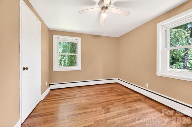 411 Hillcrest Circle, Hendersonville, NC 28792