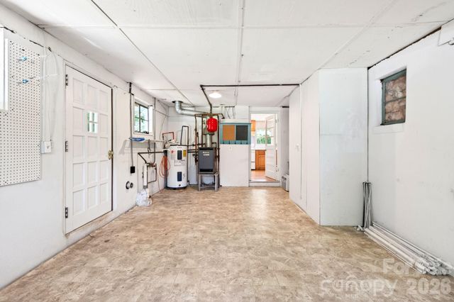 411 Hillcrest Circle, Hendersonville, NC 28792