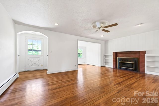 411 Hillcrest Circle, Hendersonville, NC 28792