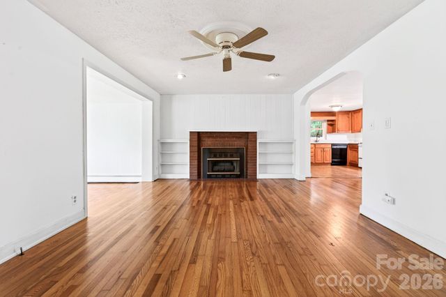 411 Hillcrest Circle, Hendersonville, NC 28792