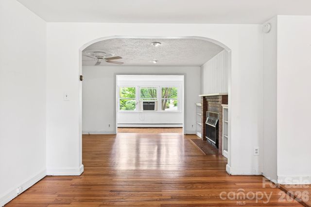 411 Hillcrest Circle, Hendersonville, NC 28792