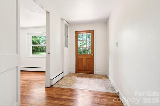 411 Hillcrest Circle, Hendersonville, NC 28792