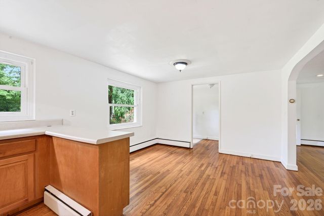 411 Hillcrest Circle, Hendersonville, NC 28792