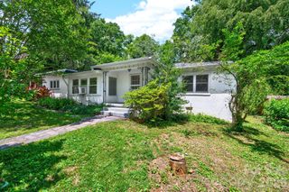 411 Hillcrest Circle, Hendersonville, NC 28792