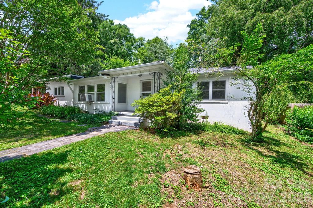 411 Hillcrest Circle, Hendersonville, NC 28792