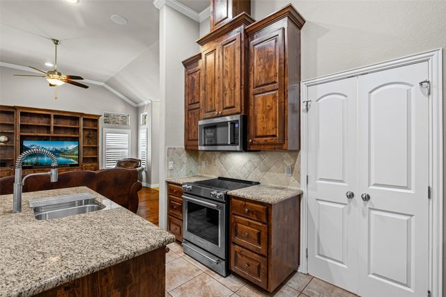 2214 Cobblestone Court, Granbury, TX 76049