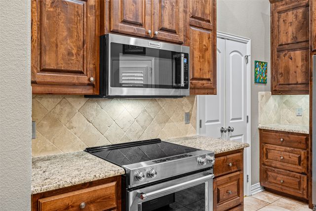 2214 Cobblestone Court, Granbury, TX 76049