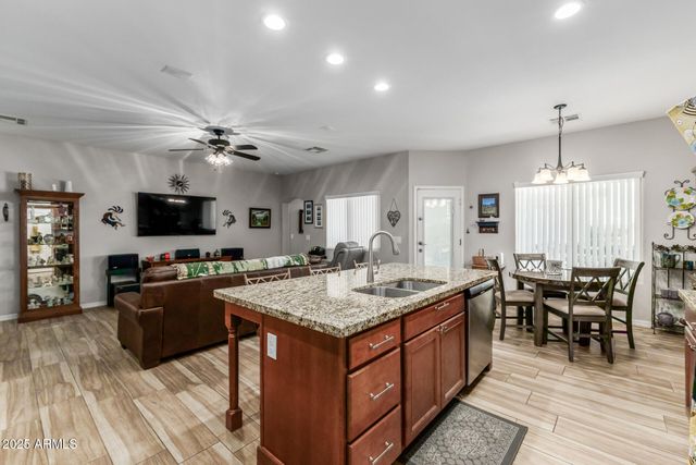 614 N TOMAHAWK Road, Apache Junction, AZ 85119