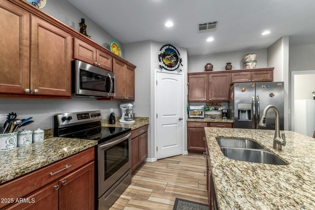 614 N TOMAHAWK Road, Apache Junction, AZ 85119