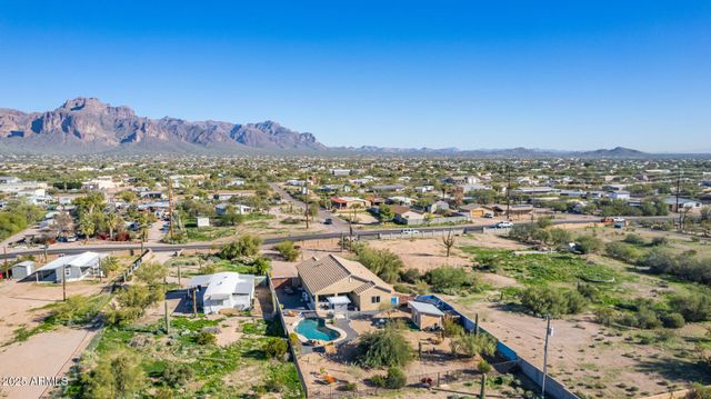 614 N TOMAHAWK Road, Apache Junction, AZ 85119