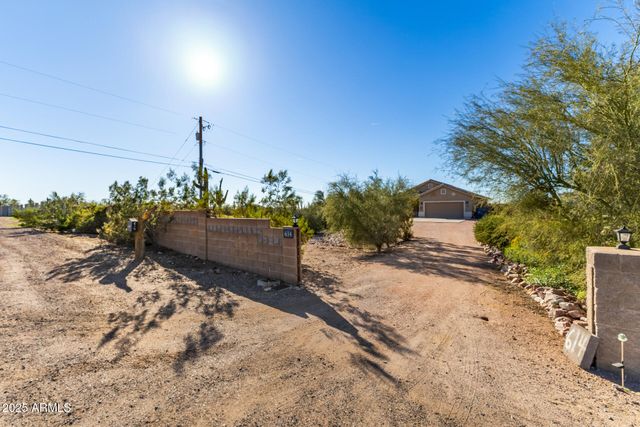 614 N TOMAHAWK Road, Apache Junction, AZ 85119