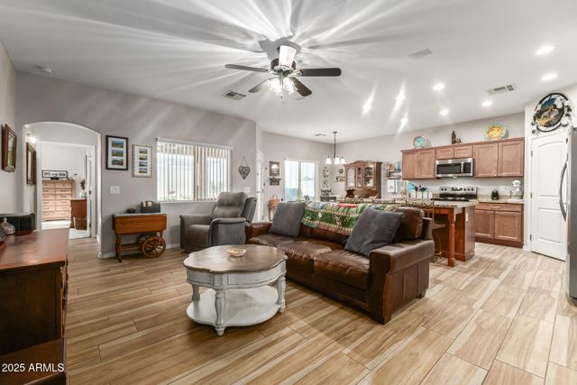 614 N TOMAHAWK Road, Apache Junction, AZ 85119