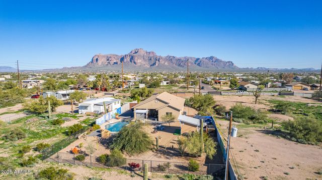 614 N TOMAHAWK Road, Apache Junction, AZ 85119